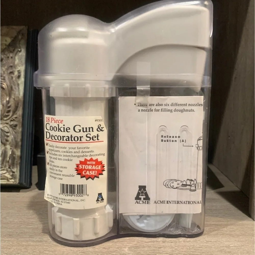 18 piece cookie gun and decorator set